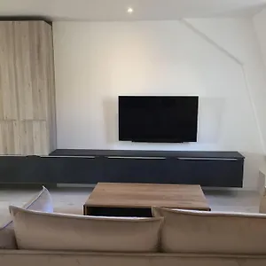 https://rodez-superbe-appartement-neuf-avec-vue.midi-pyreneeshotels.com